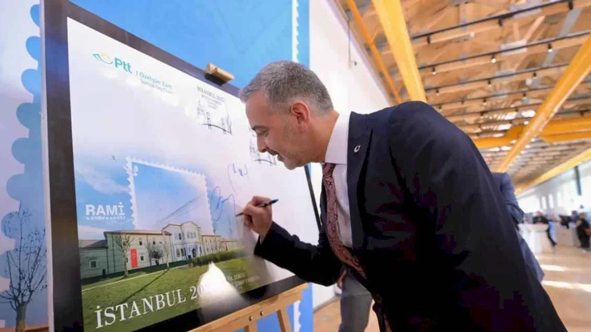İstanbul'da Milli Pul Sergisi ziyarete açıldı