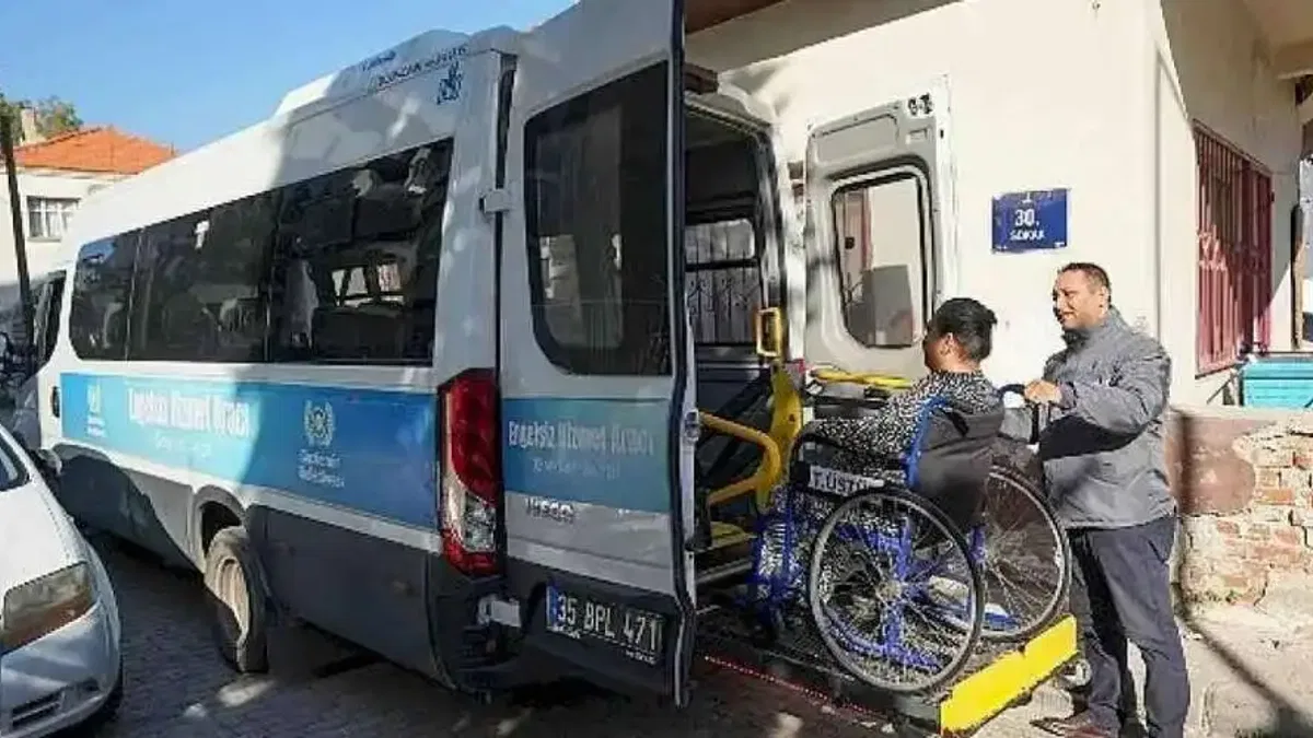 Gaziemir Belediyesi'nden engelli ve hasta bireylere ulaşım desteği