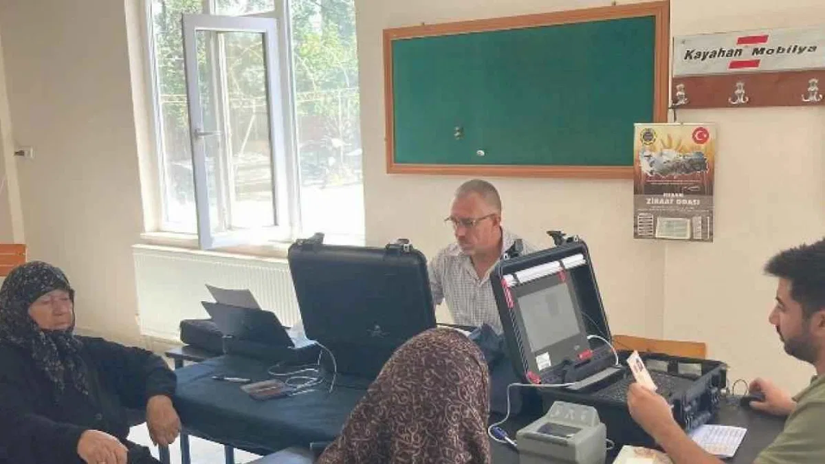 Keşan'da 9439 kişiden 1625 kişi kimliklerini yeniledi
