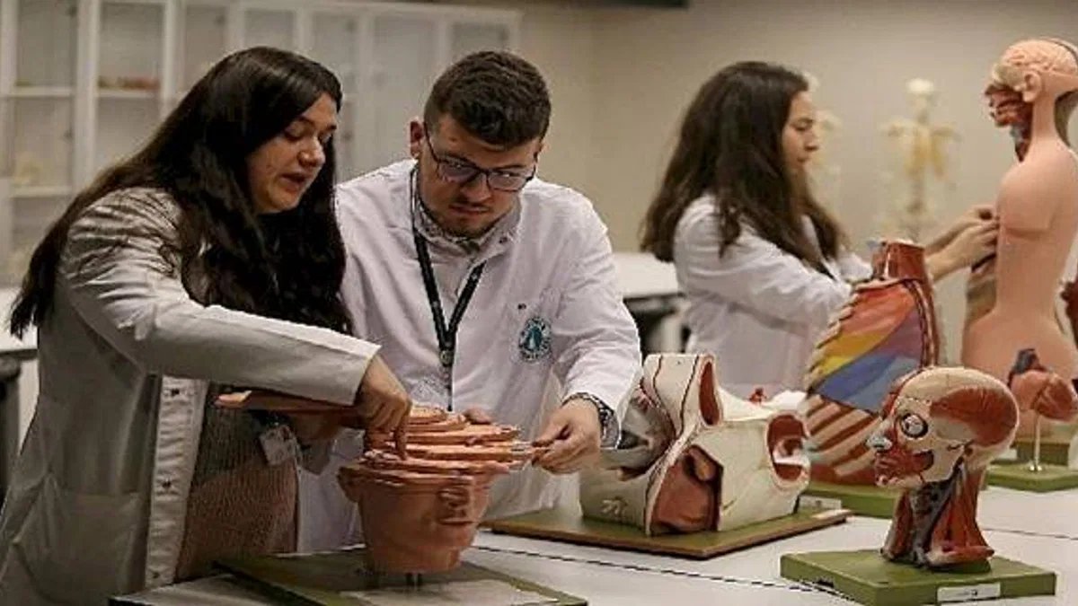 Tıp öğrencilerine 'Yapay Zekâ ve Veri Bilimi' dersi…