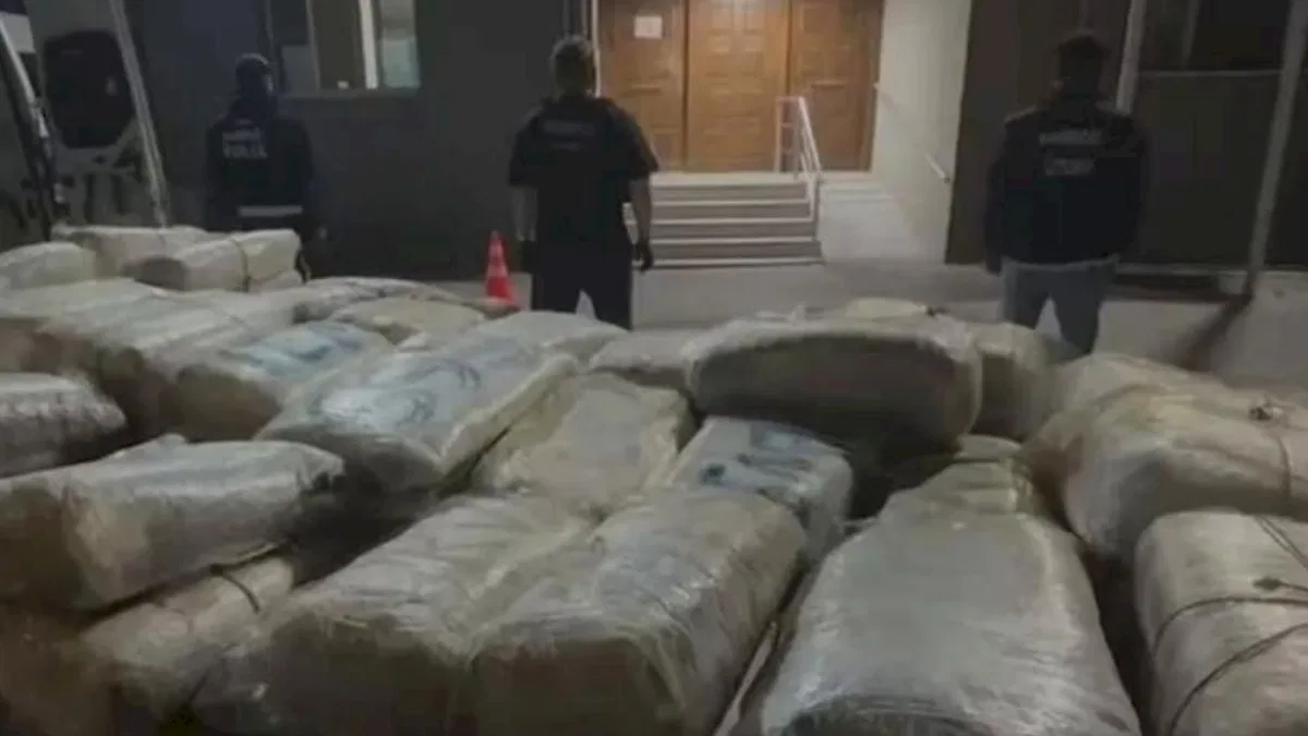 İzmir’de 1 ton 346,5 kg uyuşturucu madde ele geçirildi