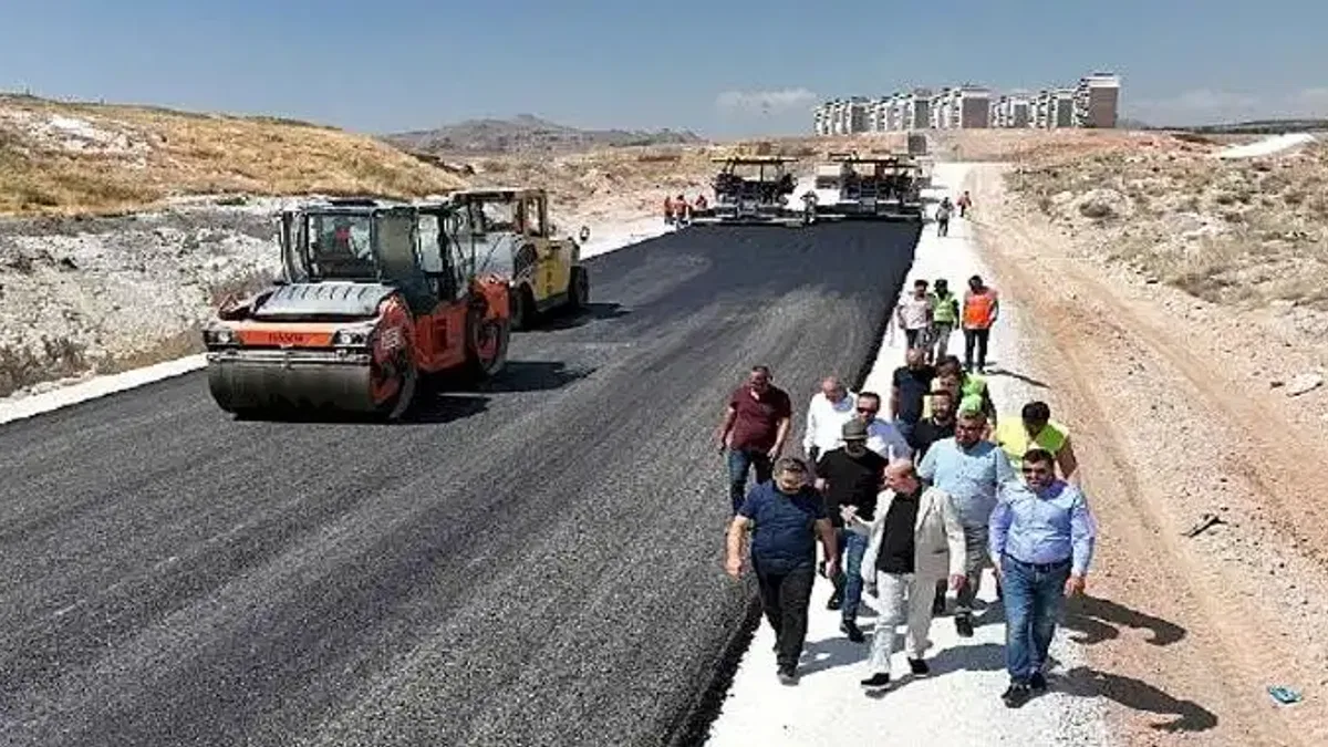 Selçuklu Belediye Başkanı Ahmet Pekyatırmacı, yıl içinde 150 bin ton sıcak asfalt dökeceklerini söyledi