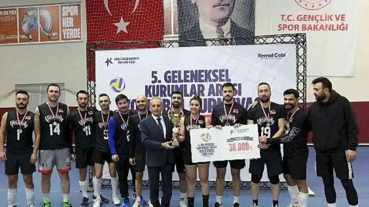 Kurumlararası Voleybol Turnuvası'nda Şampiyon Küçükçekmece İtfaiye
