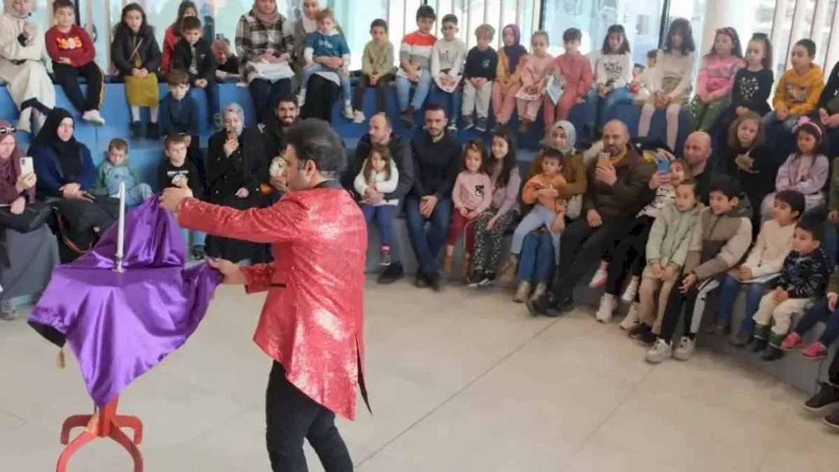 Kocaeli Milli İrade Meydanı’nda çocuklar çok neşeli