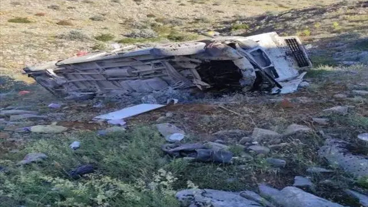 Konya'da tarım işçilerini taşıyan midibüsün devrilmesi sonucu 2 kişi öldü, 18 kişi yaralandı