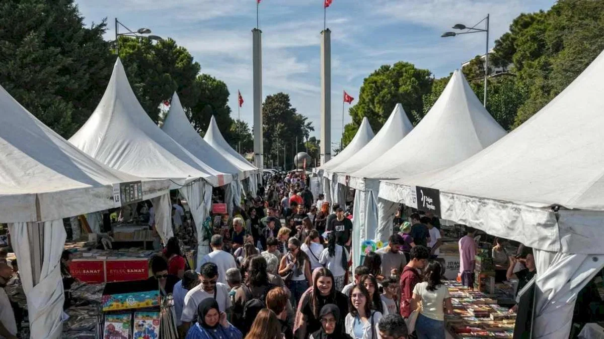 İzmir kitap fuarı kapılarını bugün kapatıyor