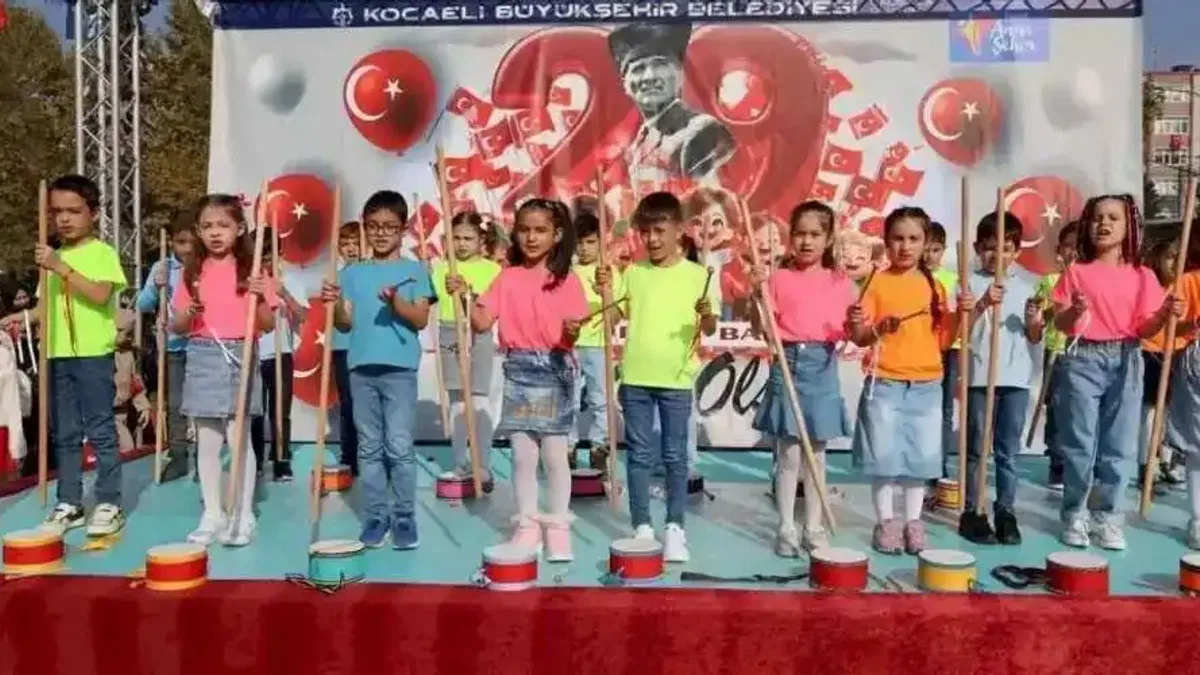 Kocaeli'de minikler Cumhuriyet'i coşkuyla kutladı