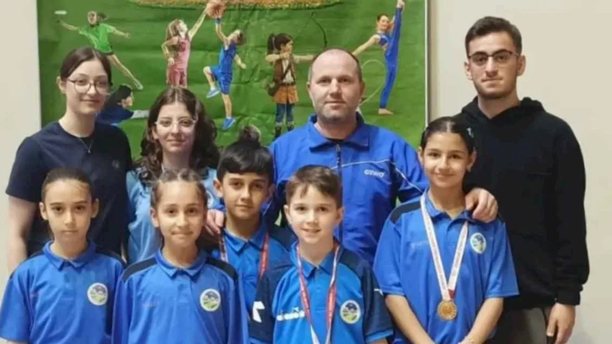 Sakarya'nın yetenekli raketleri kürsünün sahibi oldu