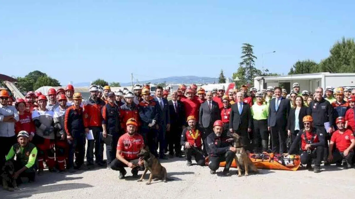 Osmangazi Belediyesi Arama Kurtarma Ekibinden nefes kesen tatbikat