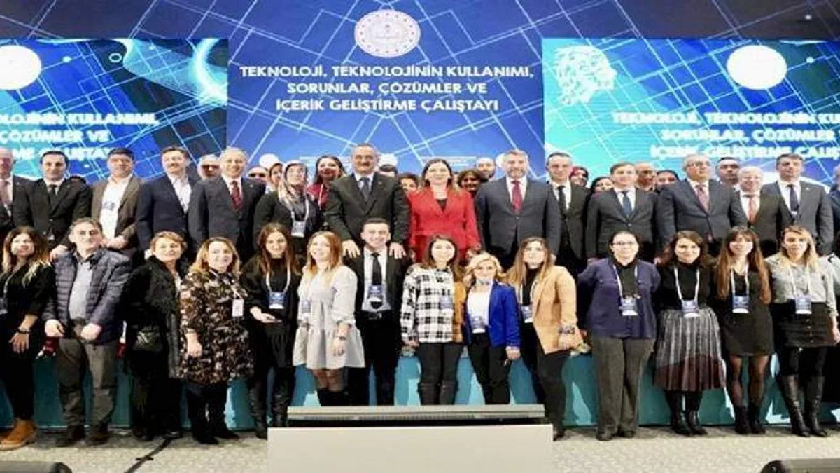 Bakan Özer 'Teknoloji Çalıştayı'na katıldı