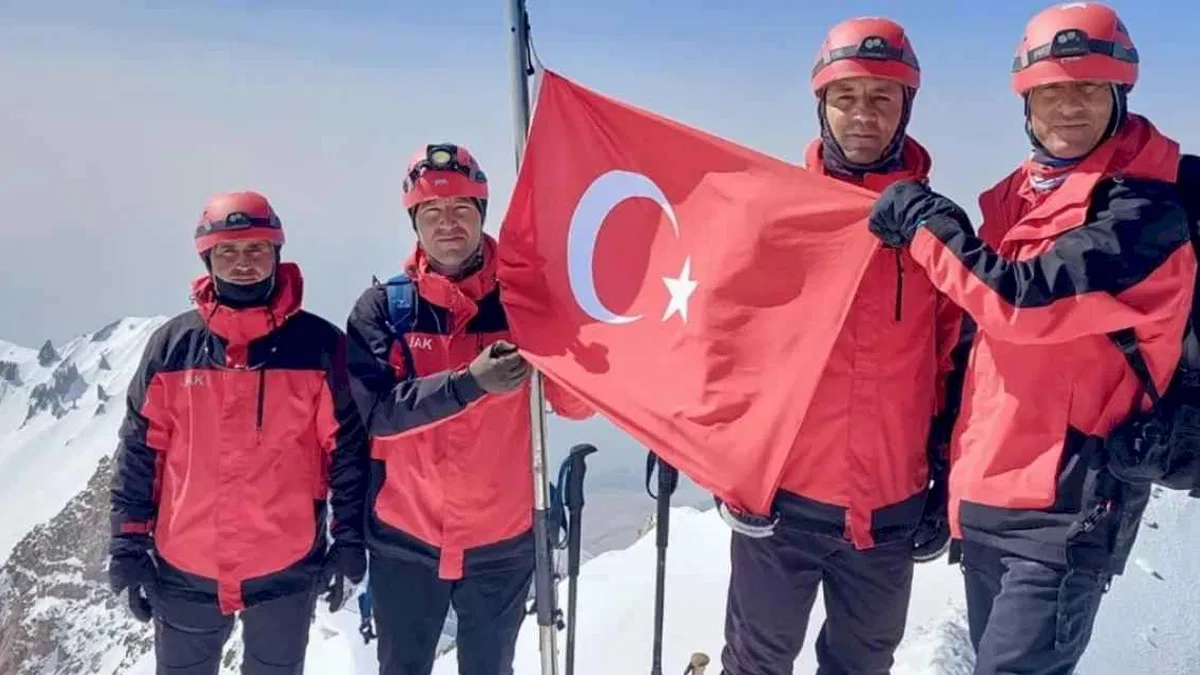 Jandarma 186. yılını Erciyes'in zirvesinde kutladı