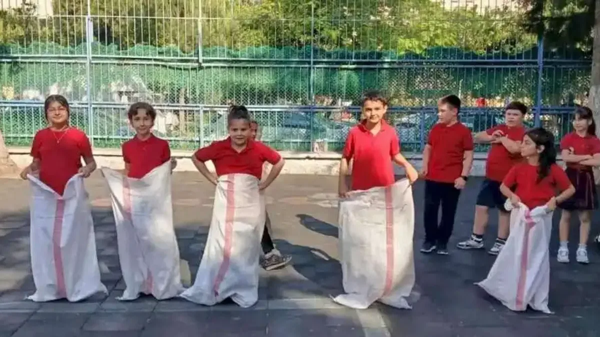 İzmir'de Geleneksel Çocuk Oyunları Şenliği coşkuyla geçti
