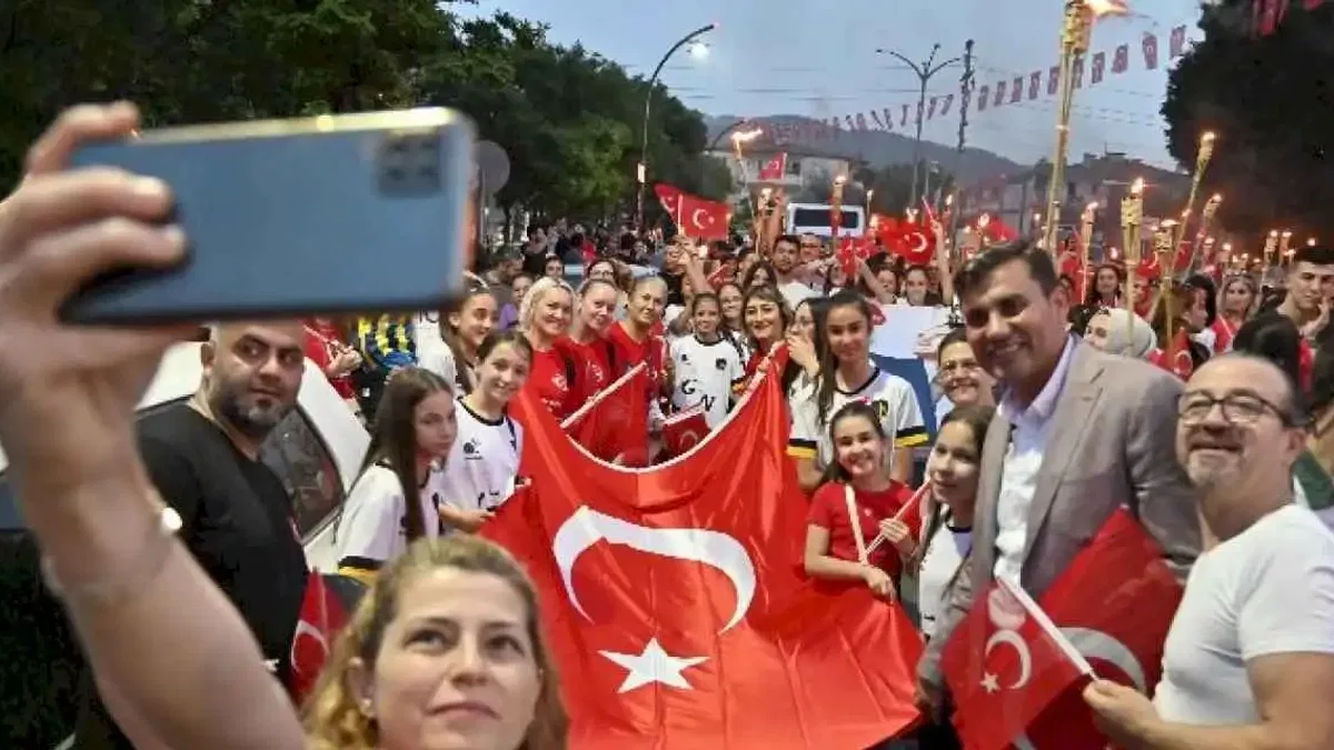 Manisa’da 19 Mayıs Fener Alayı ile kutlandı