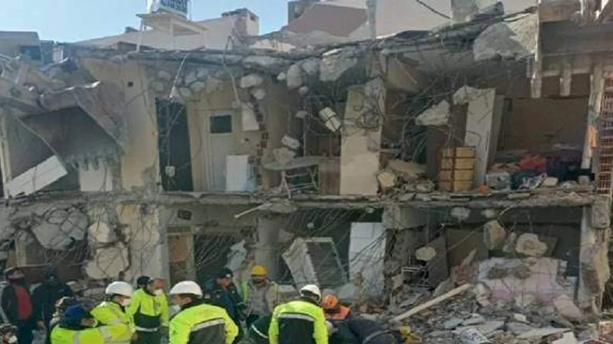 İzmir Büyükşehir ekipleri Hatay'da umudu büyütüyor