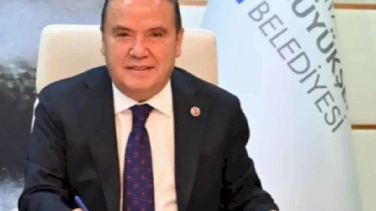 Muhittin Böcek görevden uzaklaştırıldı