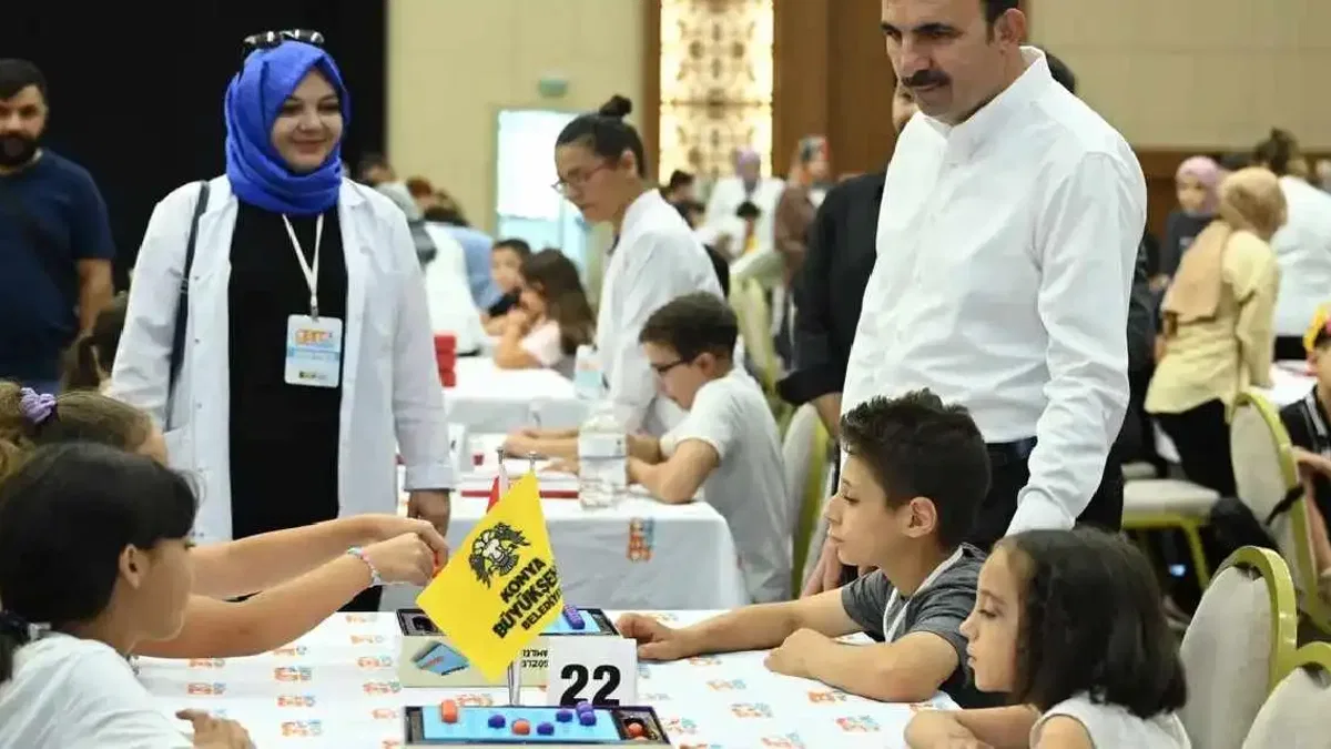 Konya'da Başkan Altay öğrencilerin heyecanına ortak oldu