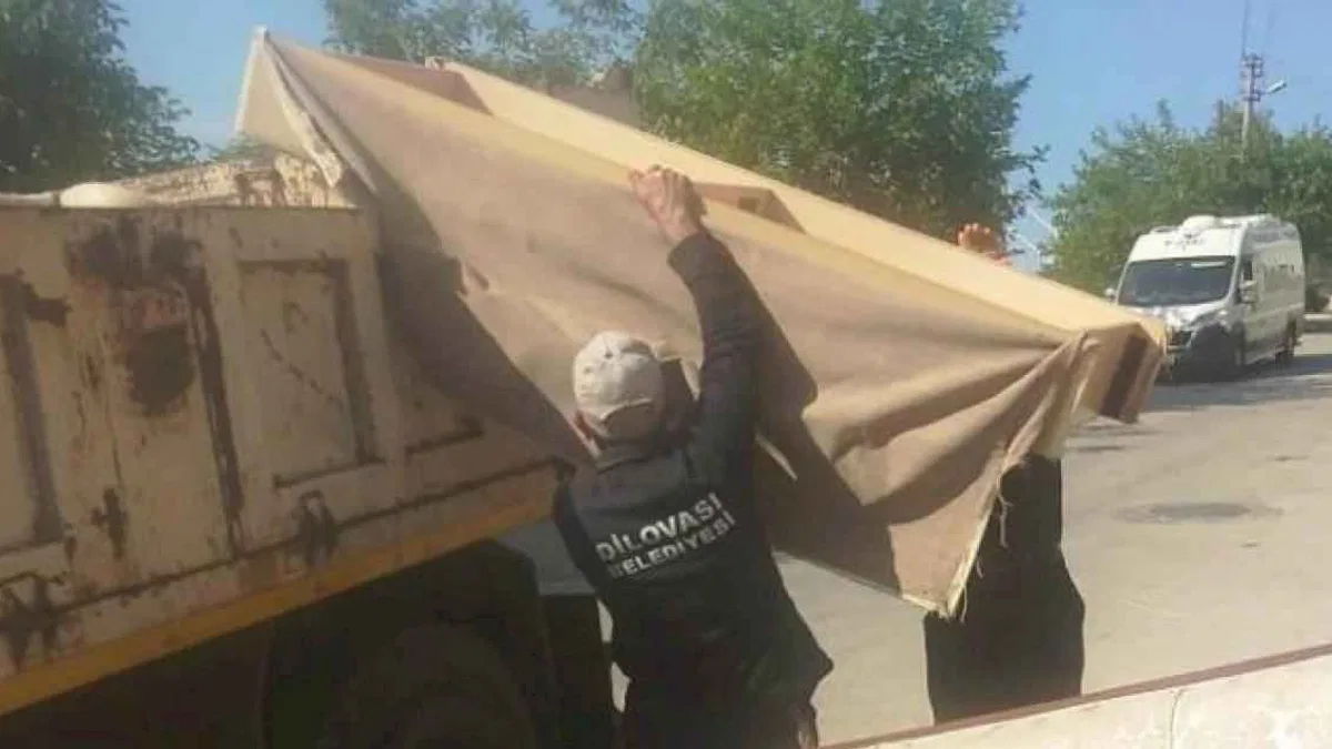 Dilovası’nda çöpe atılan ev eşyaları imha ediliyor