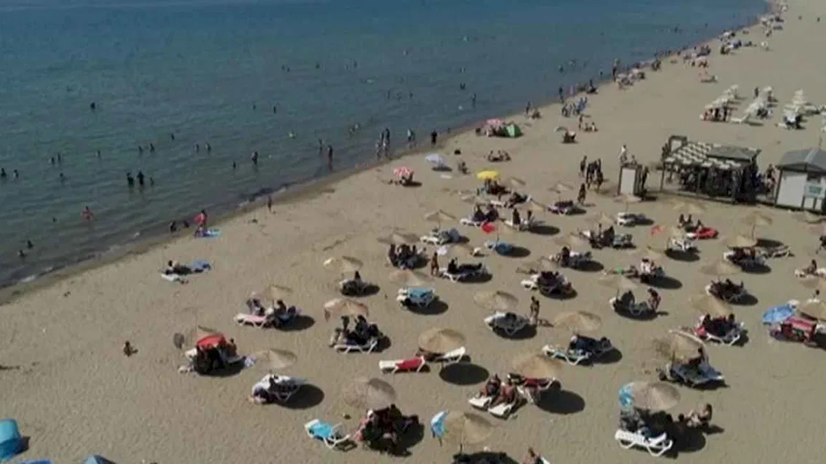 İzmir'de Pamucak Sahili sezona hazır