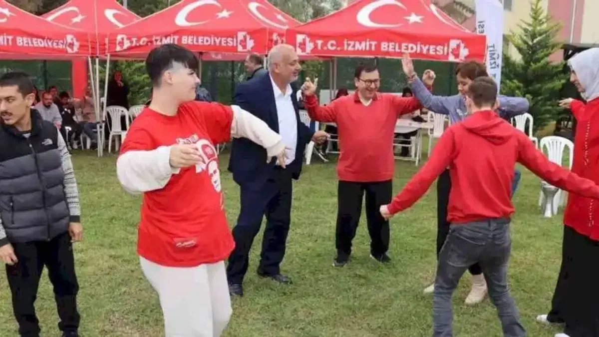 İzmit’te otizmli bireyler sonbahar şenliğinde buluştu