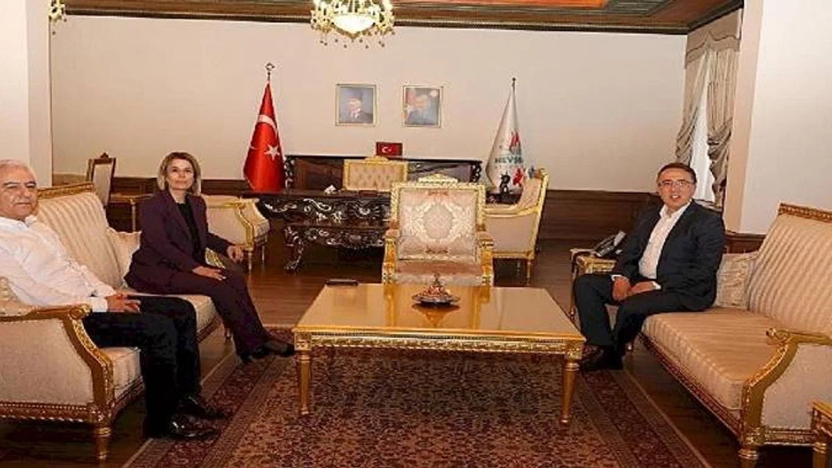 Vali Becel'den Belediye Başkanı Savrana'a Veda Ziyareti