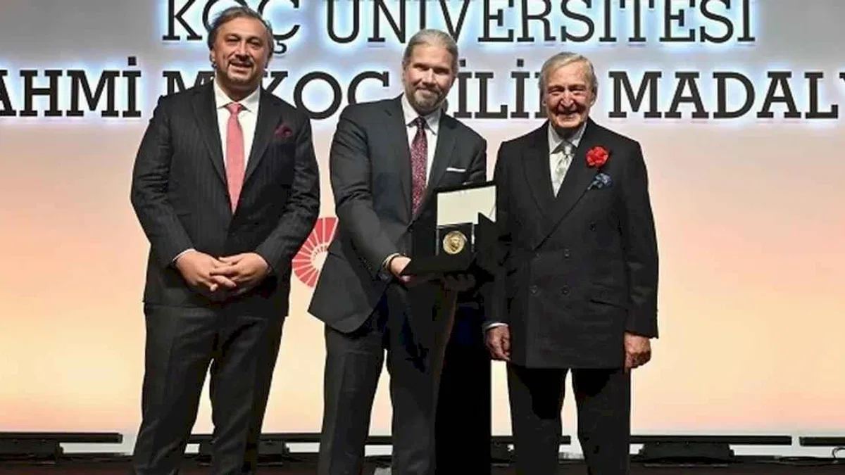 Rahmi M. Koç Bilim Madalyası'nın sahibi Prof. Dr. Atatüre oldu