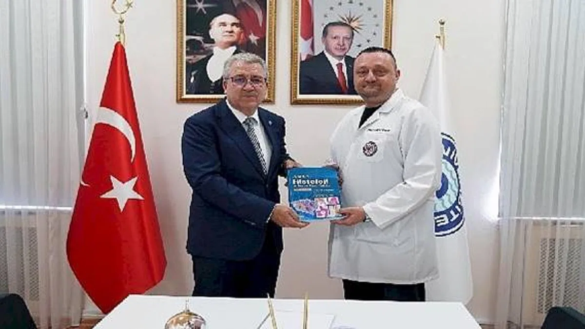 istoloji disiplininin kült kitabı Egeli akademisyen editörlüğünde Türkçeye çevrildi