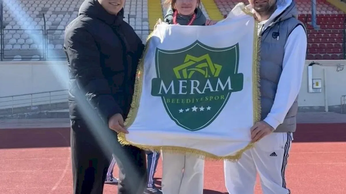 Konya'da Meramlı sporculardan okçulukta çifte başarı
