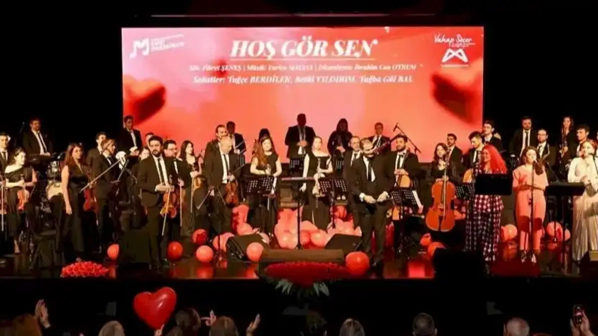 Mersin’de Sevgililer Günü Ajda Pekkan şarkılarıyla kutlandı