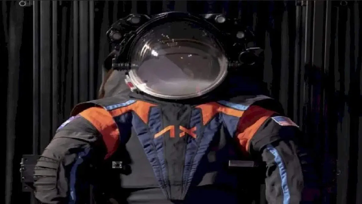 NASA yeni 'Uzay kıyafeti'ni tanıttı