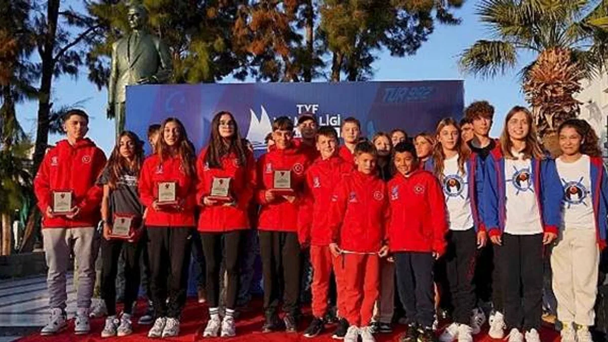 Türkiye Yelken Federasyonu Yelken Ligi 1. Ayak IQ FOIL-TECHNO 293 yarışları ve "Milli Takım" seçmeleri Ayvalık'ta başladı.