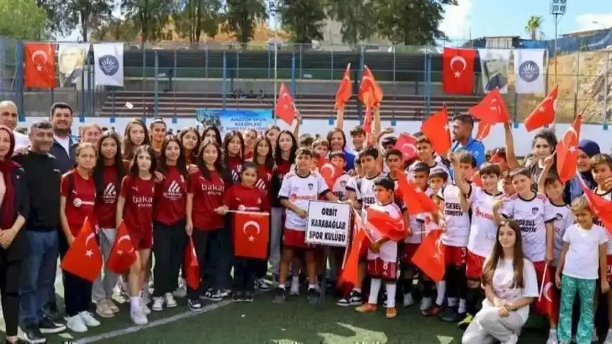 İzmir Karabağlar’da amatör spor kulüplerine büyük destek