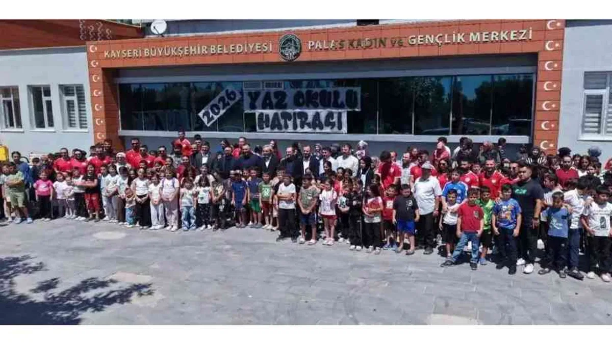 Kayseri Büyükşehir yaz okullarından görkemli final