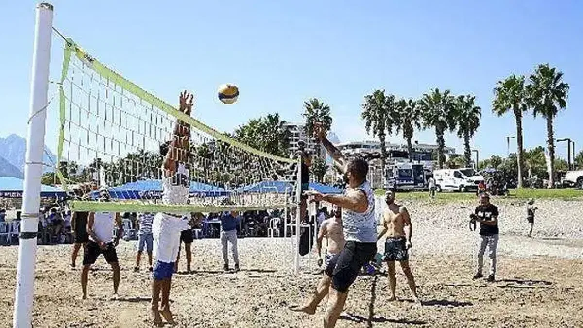 Antalya Büyükşehir'den plaj voleybolu turnuvası