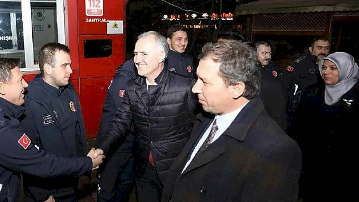 İnegöl Protokolünden Yılbaşı Gecesi Görev Yapanlara Ziyaret