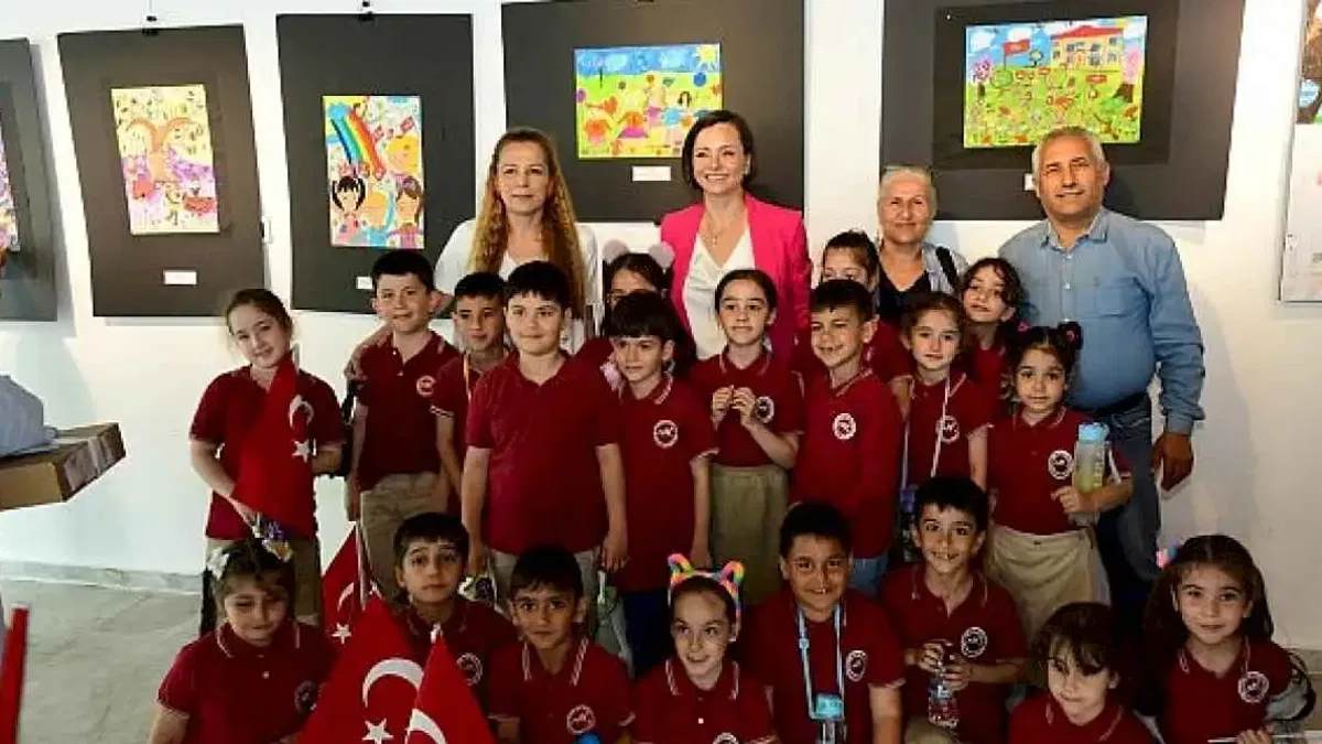 Başkan Kınay çocuklara resim yarışması ödüllerini verdi: Yazmaktan ve çizmekten asla vazgeçmeyin