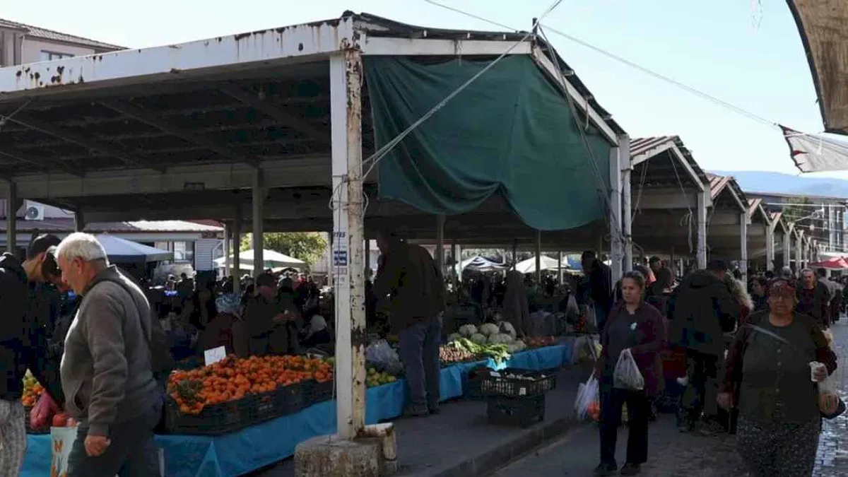 Muğla Büyükşehir Yatağan pazar yerini yeniliyor
