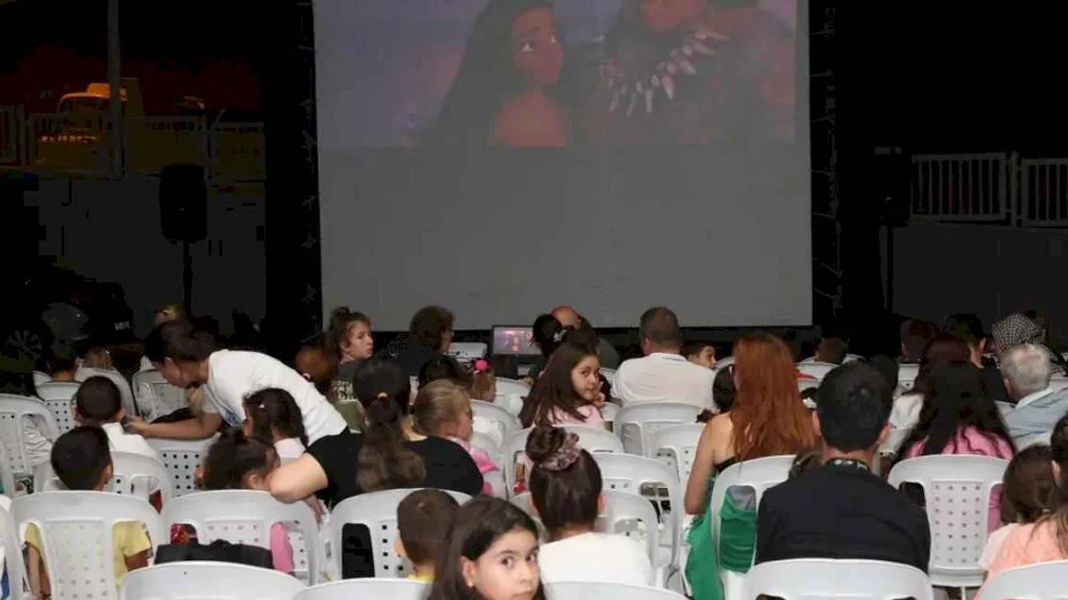 Açık hava sineması ile yaz akşamları renkleniyor