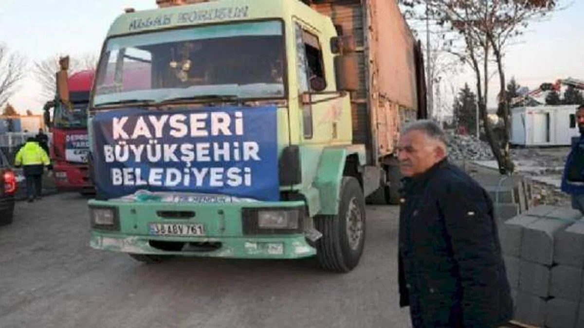 Yardım tırlarına Kahramanmaraş'ta karşılama