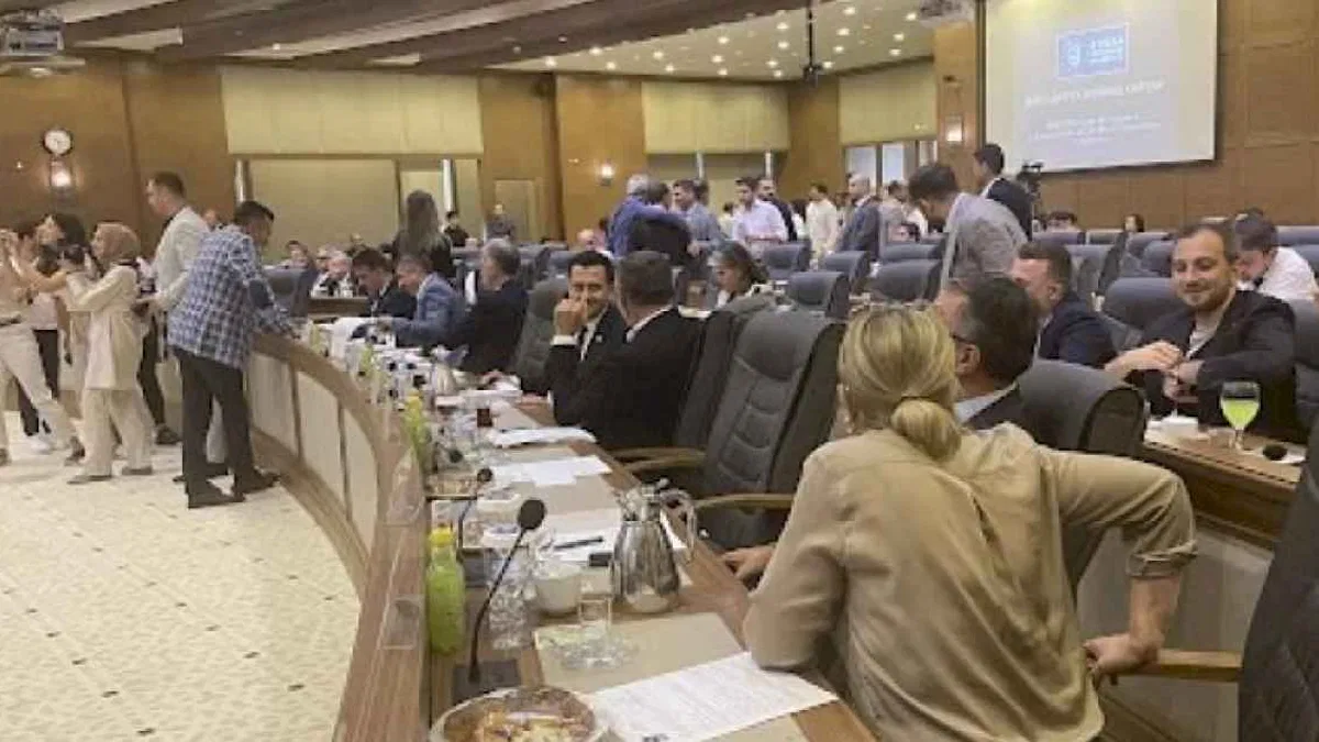 Bursa Büyükşehir Belediye Meclisi'nde gerginlik