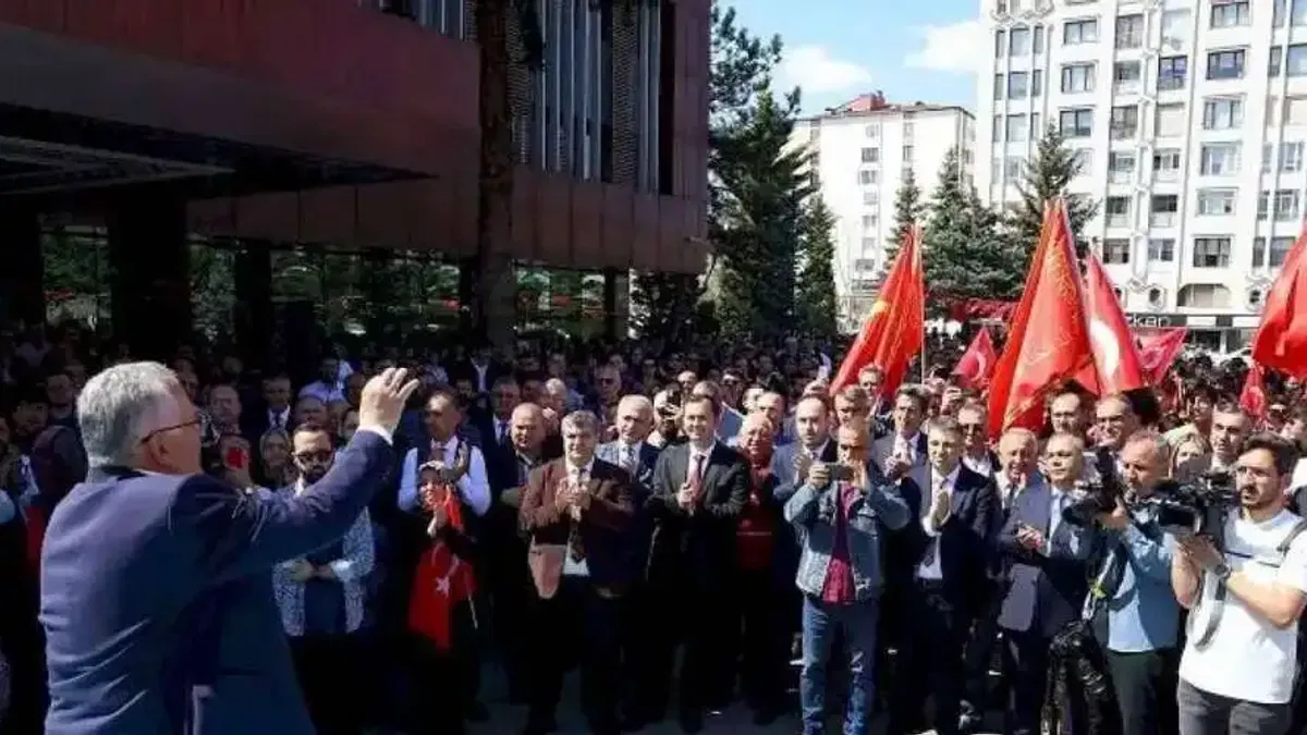 Başkan Büyükkılıç: “Kayserililerin hizmetkarı olmaya devam edeceğiz”