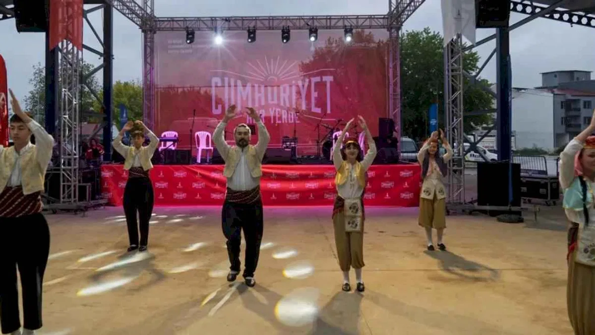 İzmir'de Cumhuriyet coşkusu Kiraz’da