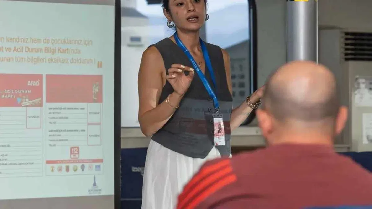 İzmir'de İZDENİZ personeline afet ve yangın eğitimi