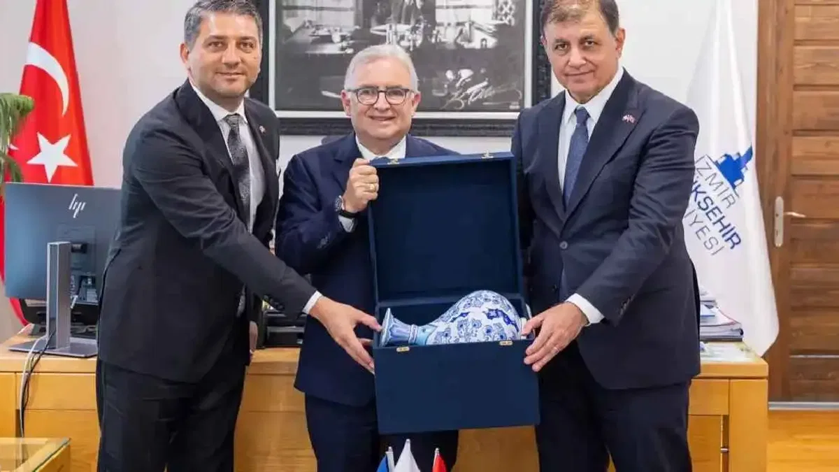 Dominik Ankara Büyükelçisi Lora’dan İzmir Büyükşehir'e ziyaret