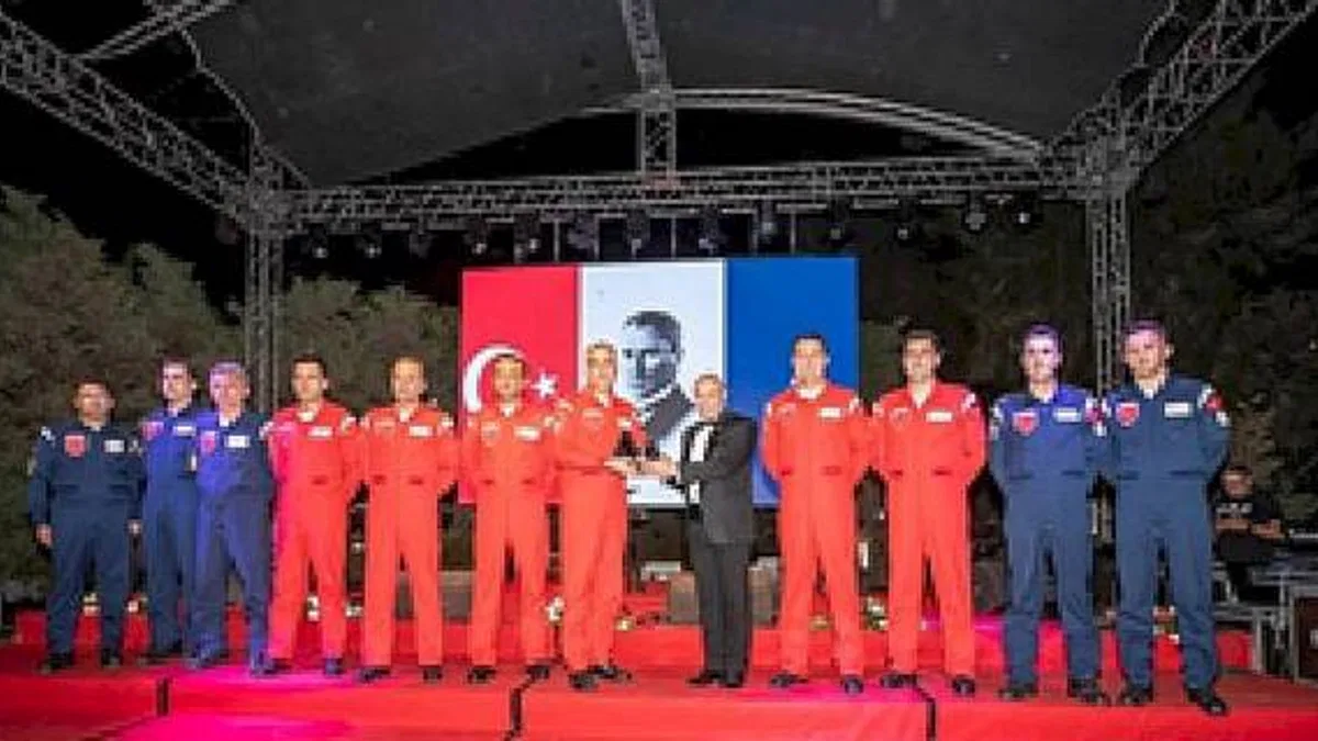 İzmir'de kurtuluş kutlamaları resepsiyonla başladı