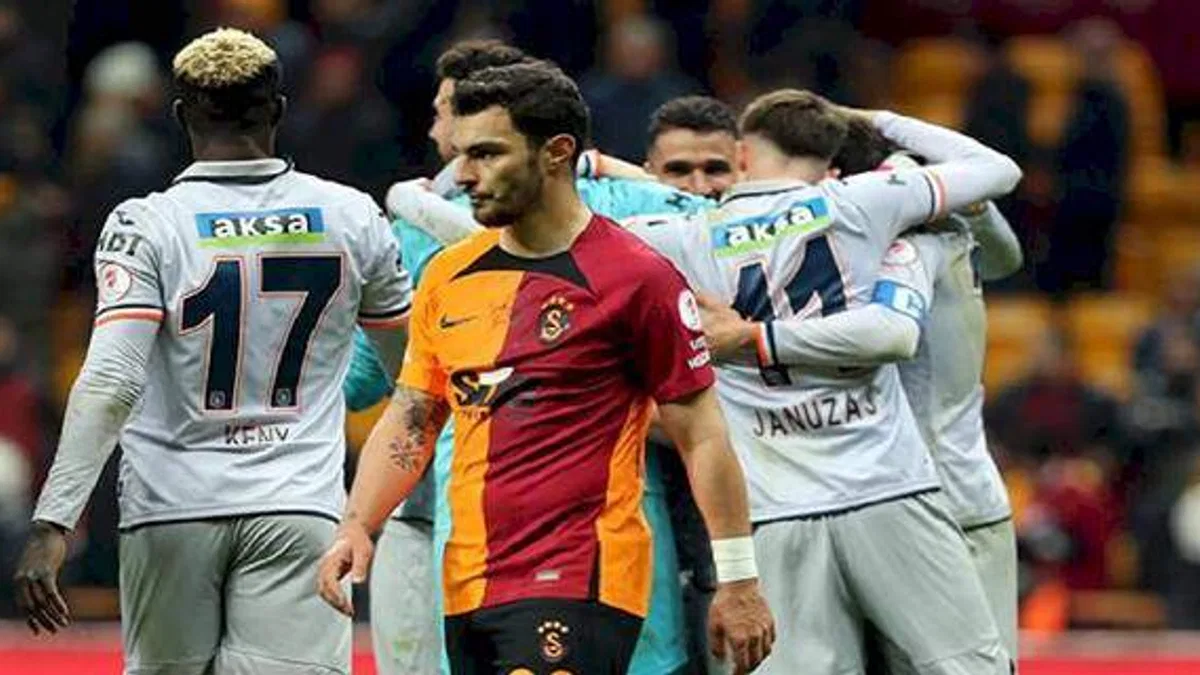 Galatasaray 2 - Başakşehir 3 Maç Sonucu)