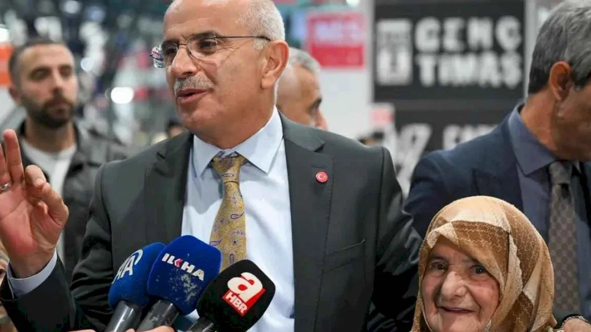 88 yaşındaki Emine Teyze okumanın yaşı olmadığını gösterdi