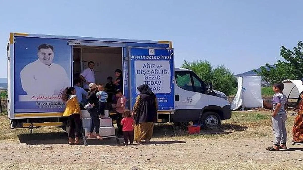 Kınık'ta gezici diş sağlığı aracında tarım işçilerine sağlık taraması
