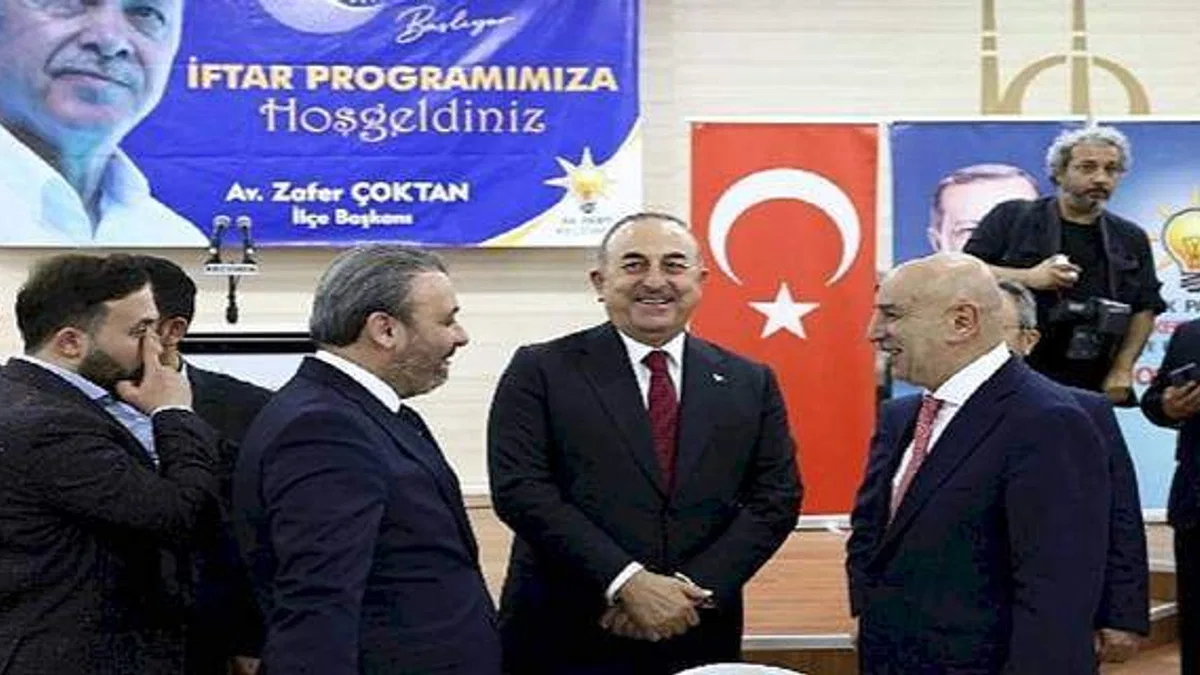 Bakan Çavuşoğlu'nun Katılımıyla Hem İftar Hem Gençlik Buluşması