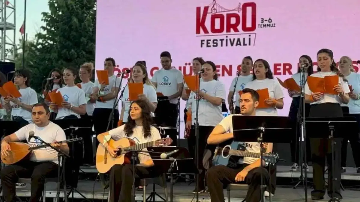 LÖSEV gönüllüleri İBB Korolar Festivali'nde