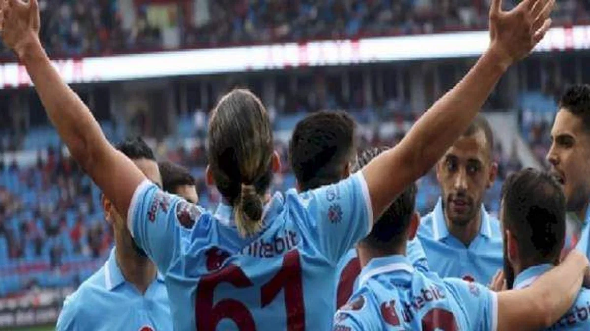 Trabzonspor 4-1 Adana Demirspor (MAÇ SONUCU-ÖZET) Fırtına evinde esti!
